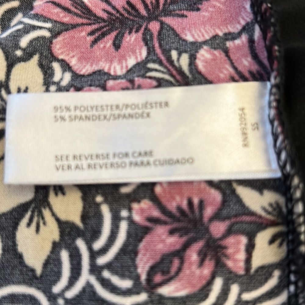 By design knit double layer black and floral blouse Size S New - Picture 9 of 9